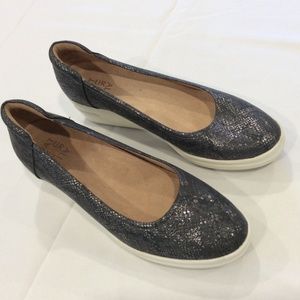 Naturalizer platform slide sneaker